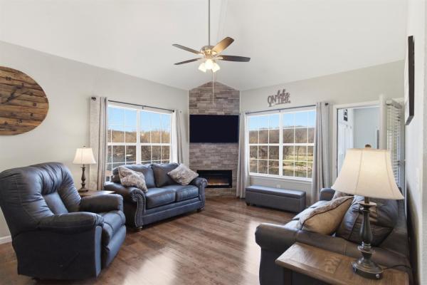 Waterfront Condo Near Marina - Branson, MO