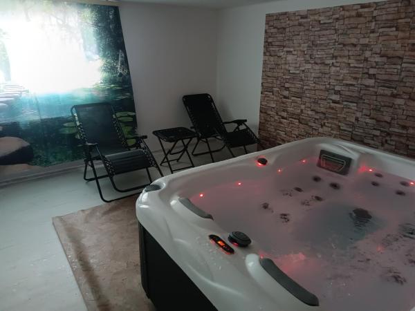 Ecowood Family Lodge - Eger