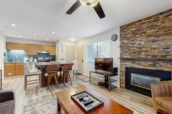 Cozy Condo With Fireplace Clubhouse Access Free Wifi & Shared Pool & Hot Tub - Snowbird, UT