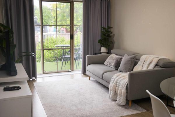 Stylish 2br, Opposite Village Cafés & Dining - Panton Hill