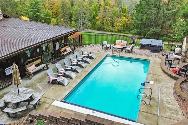 Private Cabin Retreat- Hot Tub Pool Game Room - Finger Lakes, NY