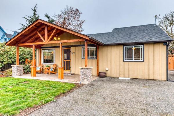Remodeled Dog-friendly Willamette Valley Home With Large Fenced Yard - Harrisburg, OR