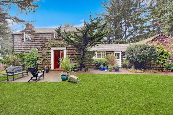 Historic Waterfront Home With Private Hot Tub - Dogs Welcome - Newport, OR