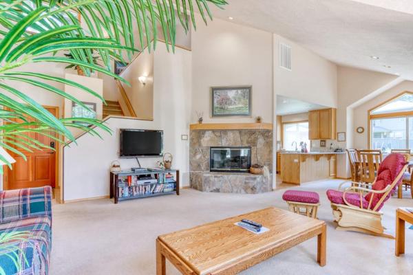Large Sunriver Home In Quiet Neighborhood With Private Hot Tub & Free Sharc Access - 선리버