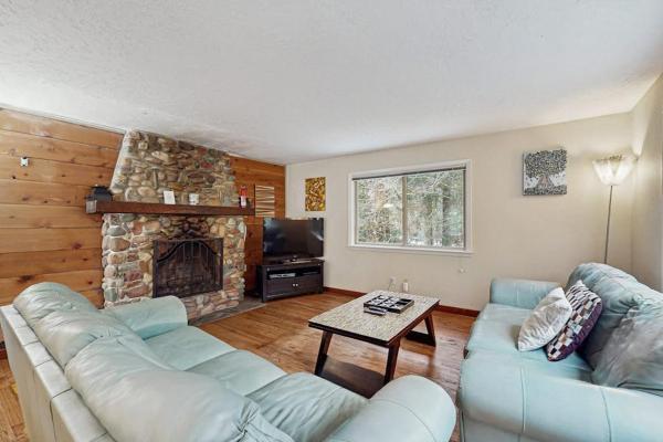 Creekside Cabin With Water View Deck Jetted Tub & Game Room - Near Mt Hood - Lost Lake, OR