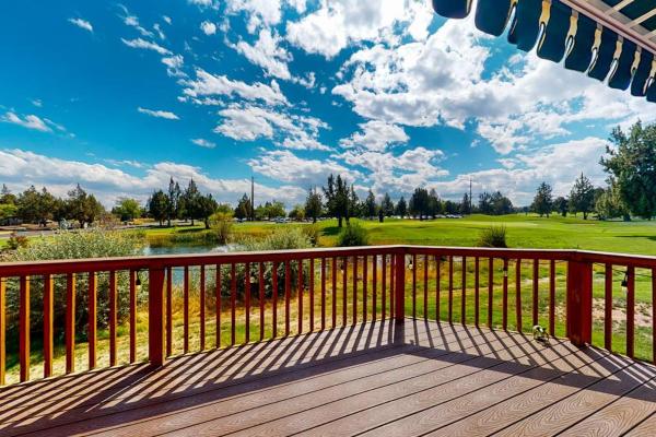 Charming Waterfront Townhouse With Fireplace Pool Hot Tub & Washerdryer - Eagle Crest