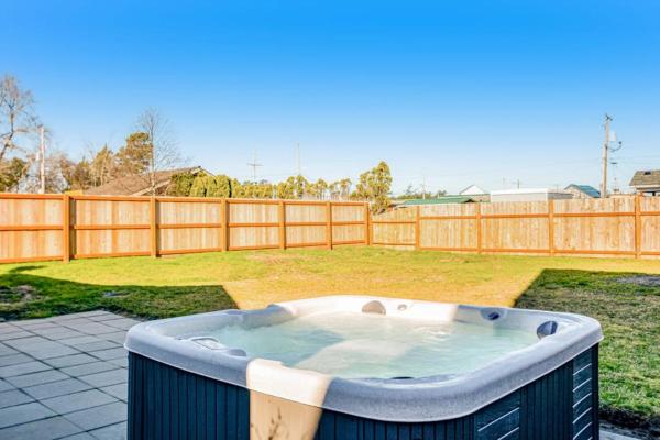 Downtown Home With Private Hot Tub & Wifi - Walk To Beach - Dog-friendly Yard - Ocean Park, WA