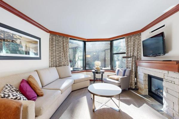Ski-in-ski-out Condo In The Everline Resort & Spa - Pools Hot Tubs & Gym - Tahoe City, CA