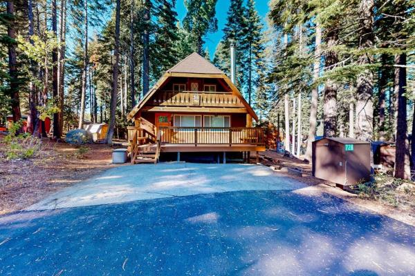 Two-story Cabin With A Wood Fireplace Washer&dryer & Decks - Olympic Valley, CA