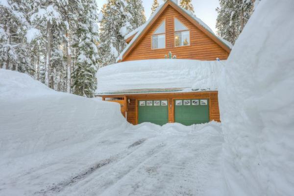 Charming Tahoe Donner Home With 2 Fireplaces & Washer&dryer - Truckee, CA