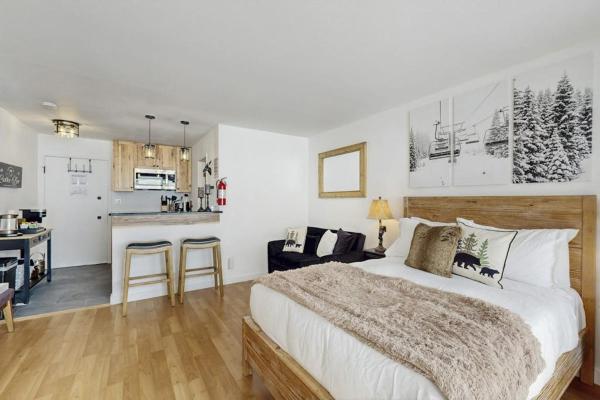 Cozy Studio Condo With Kitchenette Deck Wifi & Nearby Activities - Truckee, CA