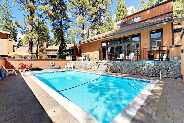 Midtown Condo With Deck & Clubhouse With Pool - 2-minute Drive To Skiing - South Lake Tahoe, CA