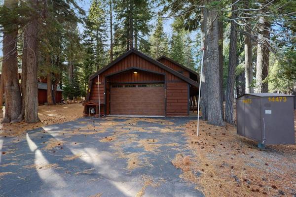 Dog-friendly Home With A Firepit Private Hot Tub Pool & Sauna Access - Truckee, CA