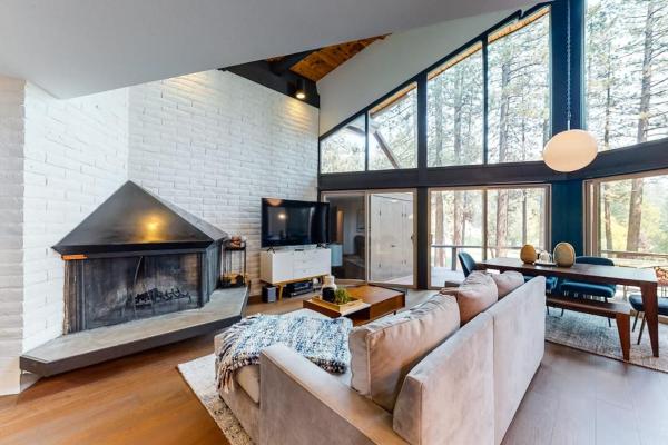 Family-friendly Three-story Townhouse With A Furnished Deck - Close To The Lake - Incline Village