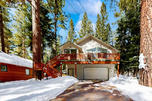 Modern Bright Home With Great Deck - Walk To Kings Beach Golf & Town - Kings Beach, CA