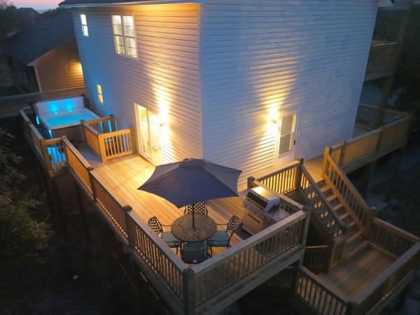Coastal 4br Retreat Hot Tub Water Views Deck Pet-friendly - Surf City, NC