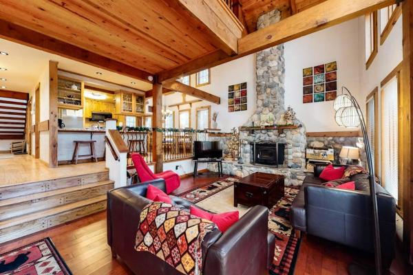 Family Friendly Cabin With A Private Hot Tub & Access To A Shared Pool Tennis - Truckee, CA