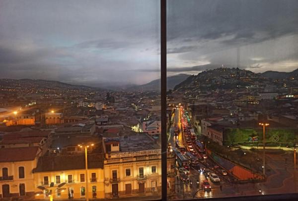 A la foto es mostra l'objecte Vive el esplendor del Centro Histórico situat a la ciutat de Quito.