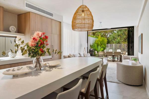 Solis Villas - Beachfront, Ev Charger & Lift - Tweed Heads
