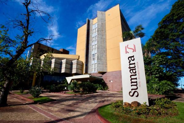 写真にはロンドリーナ市にあるSumatra Hotel e Centro de Convençõesが写っています。