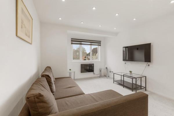 1 Bed Flat Near Excel, Dlr & City Airport - Romford