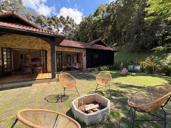 A la foto es mostra l'objecte Casa 04 Vale Boa Vista - Casa Charmosa com 3 Suítes e Acesso à Área de Lazer Completa de Condomínio situat a la ciutat de Teresópolis.