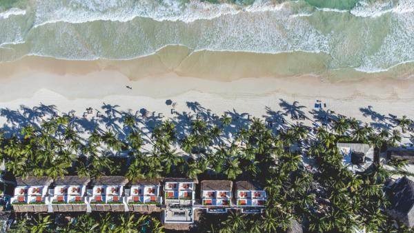 Na zdjęciu widoczny jest obiekt The Beach Tulum Hotel położony w mieście Tulum.