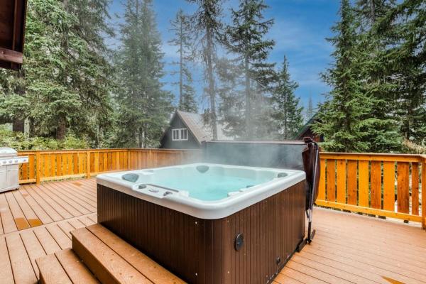 Dog-friendly 3-story Home & Loft With Deck Private Hot Tub Gas Grill Pool Table - Oregon