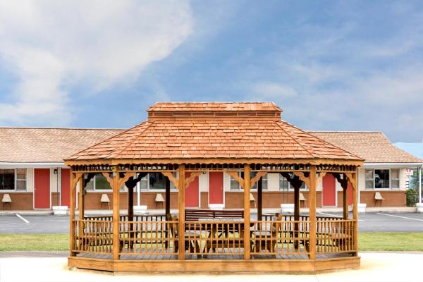 A la foto es mostra l'objecte Budget Inn Mifflintown situat a la ciutat de Burnham.