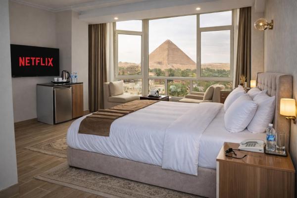 Na fotografii je vidět objekt Pyramids Wonders Hotel nacházející se ve městě Káhira.