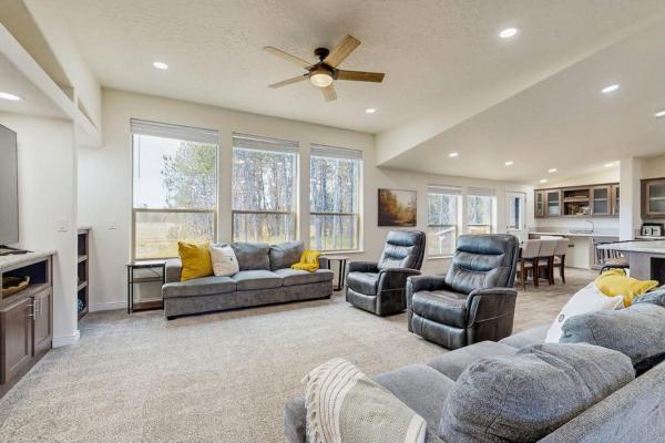Meadow View Cabin Hot Tub & Ski Access - Tamarack Ski Resort, ID