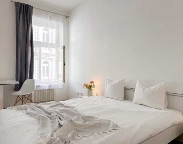 Real Living By Refa - New Town 411 - Prague