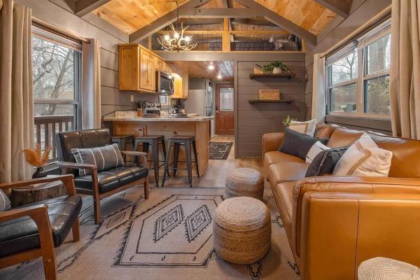 A la foto es mostra l'objecte Gabriele Cabin Rustic Retreat Near Downtown situat a la ciutat de Chattanooga.