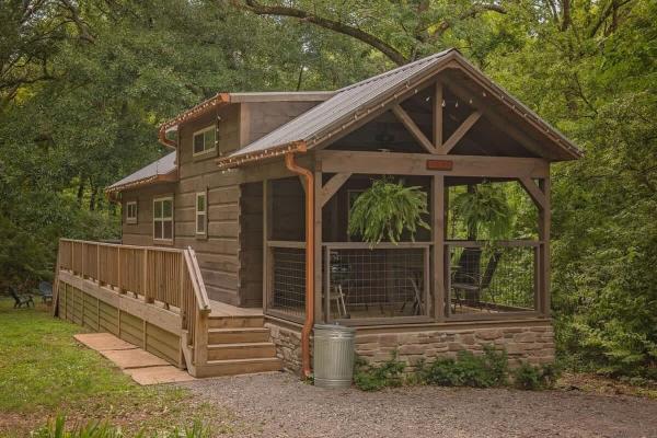 A la foto es mostra l'objecte Celina Cabin Nature Cabin Near Downtown Chattanooga situat a la ciutat de Chattanooga.