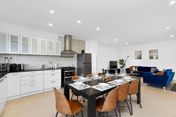 4br Carlisle Stay Near Airport & Stadium Sleeps 8 - Belmont