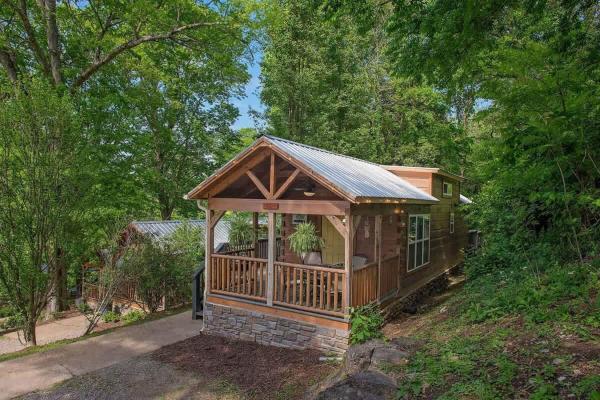 A la foto es mostra l'objecte Elise Cabin Forest Retreat 5 Mins To Downtown situat a la ciutat de Chattanooga.