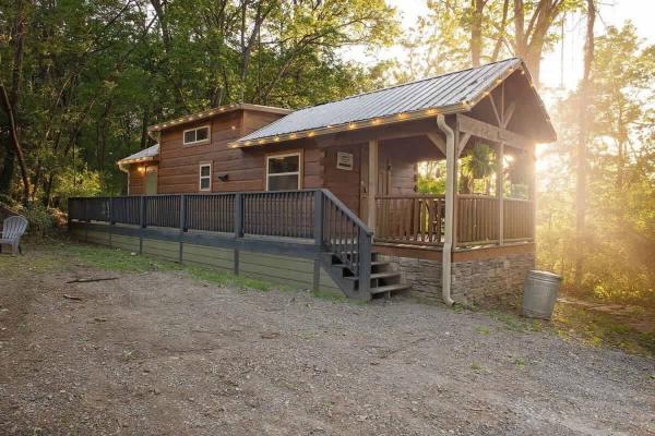Thomas Cabin Forest Tiny Cabin With Hot Tub - Chattanooga, TN