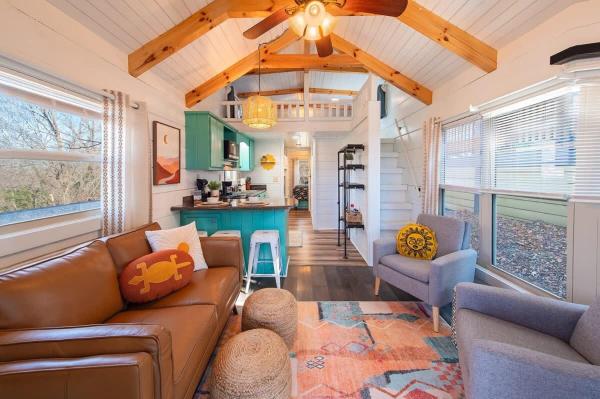 A la foto es mostra l'objecte Sophie Cabin National Forest Tiny Cabin situat a la ciutat de Chattanooga.