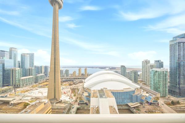 Magical Cn Tower & Lake Views! 2br 2ba Oasis! - 多倫多