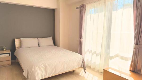 A la foto es mostra l'objecte hotel gala city only 5 mins to Kokusai Street 24 square meters room situat a la ciutat de Naha.