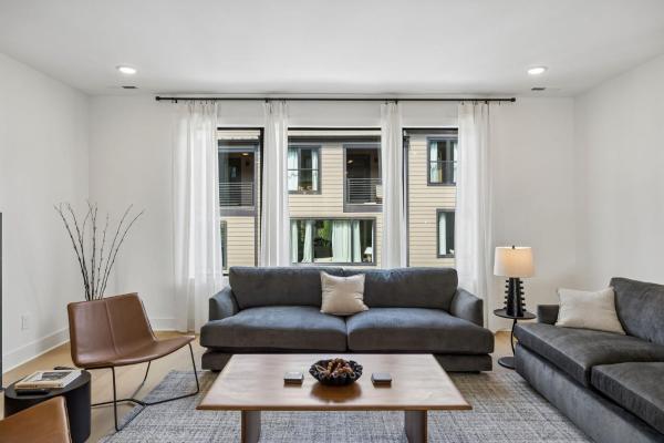 Trendy Townhouse Rooftop Hot Tub & Fireplace - Brentwood, TN