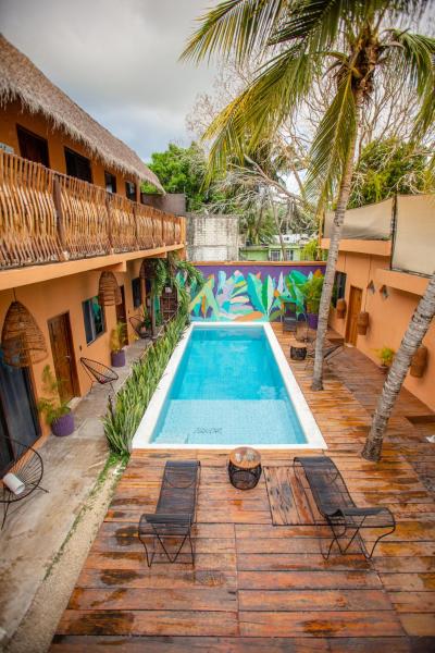 På billedet ses objektet Hotel Sur Bacalar beliggende i byen Bacalar.