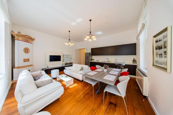 Zagreb 265 & 266 - 3 Bedroom Apartment & 2 Bedroom Apartment - City Centre - Flexible Keybox Entry - Monthly Rent - Modern - Zagreb