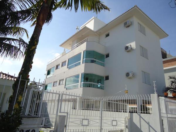 The photo shows the Lindo apartamento, com excelente localização, em Jurerê! located in the city of Florianópolis.
