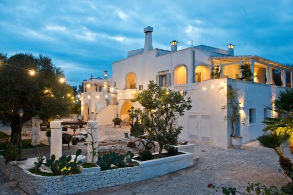 A la foto es mostra l'objecte Masseria Salinola situat a la ciutat de Ostuni.