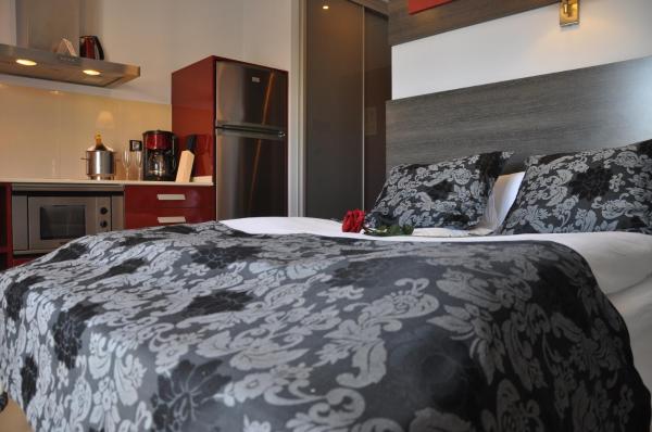 A la foto es mostra l'objecte Casablanca Suites - Adults Only situat a la ciutat de Calella.