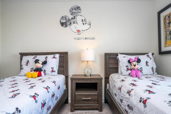 Disney Getaway Private Pool Themed Bedrooms. Book Now Slr410 - Orlando, FL