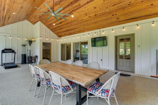 Elegant Home W/ Outdoor Kitchen In Robertsdale - Foley, AL