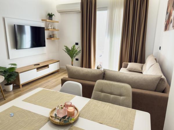 På billedet ses objektet Aulona's Apartment beliggende i byen Vlorë.