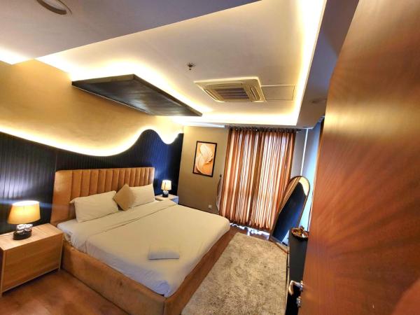 Luxury 1br City View Suite Dha Phase 4 Goldcrest Mall - Lahore